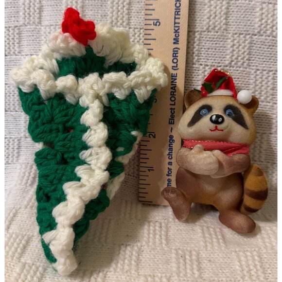 VTG Flocked Christmas Raccoon in Handmade Crochet Pouch in Red, Green & White - Picture 7 of 8